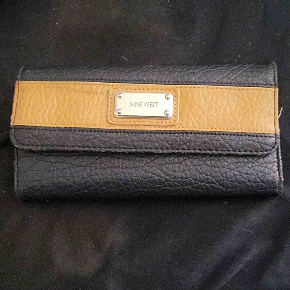 Womens nine west wallet size small